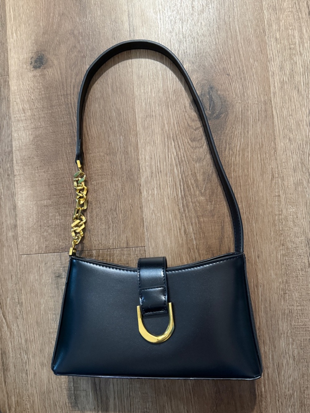 Miztique Vegan Shoulder bag Black & Gold